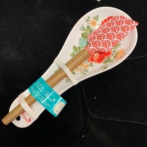 NWT Pioneer Woman spoon rest and spatula set